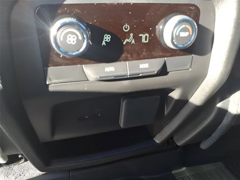 New 2026 Chevrolet Traverse LT w/ Sun and Wheel Package image 14