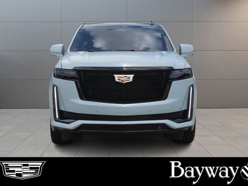 Used 2022 Cadillac Escalade Sport Platinum AWD/4WD image 2