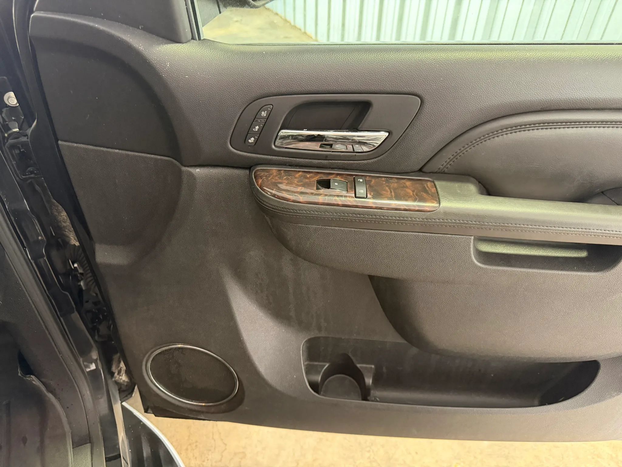 Used 2011 GMC Yukon Denali RWD image 23