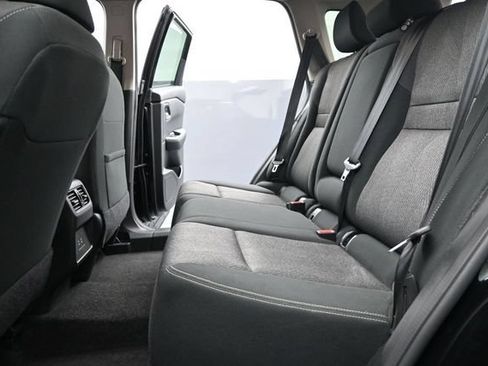 Used 2025 Nissan Rogue SV FWD image 17