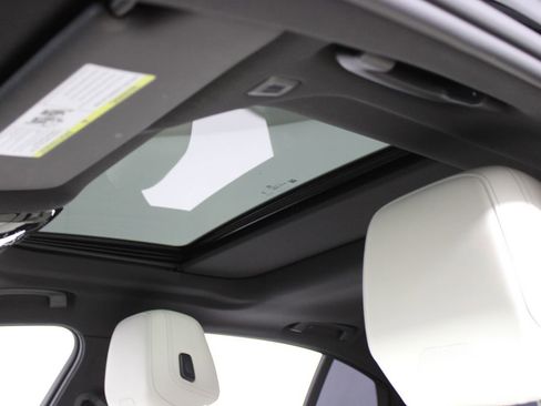 Used 2024 BMW 530i w/ M Sport Package image 9