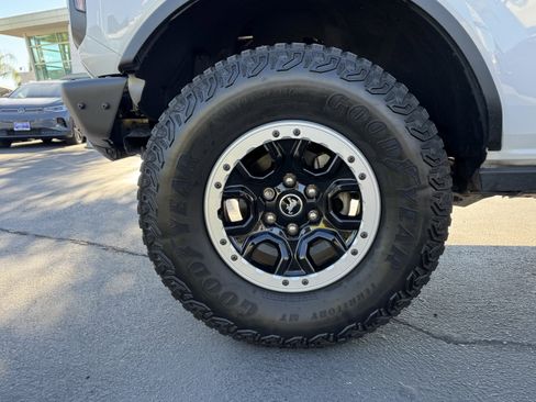 Used 2023 Ford Bronco Badlands image 12