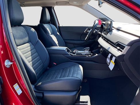 New 2025 Mitsubishi Outlander SE image 30