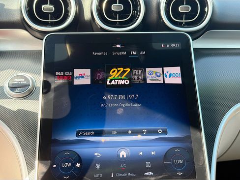 Used 2025 Mercedes-Benz C 300 Sedan image 29