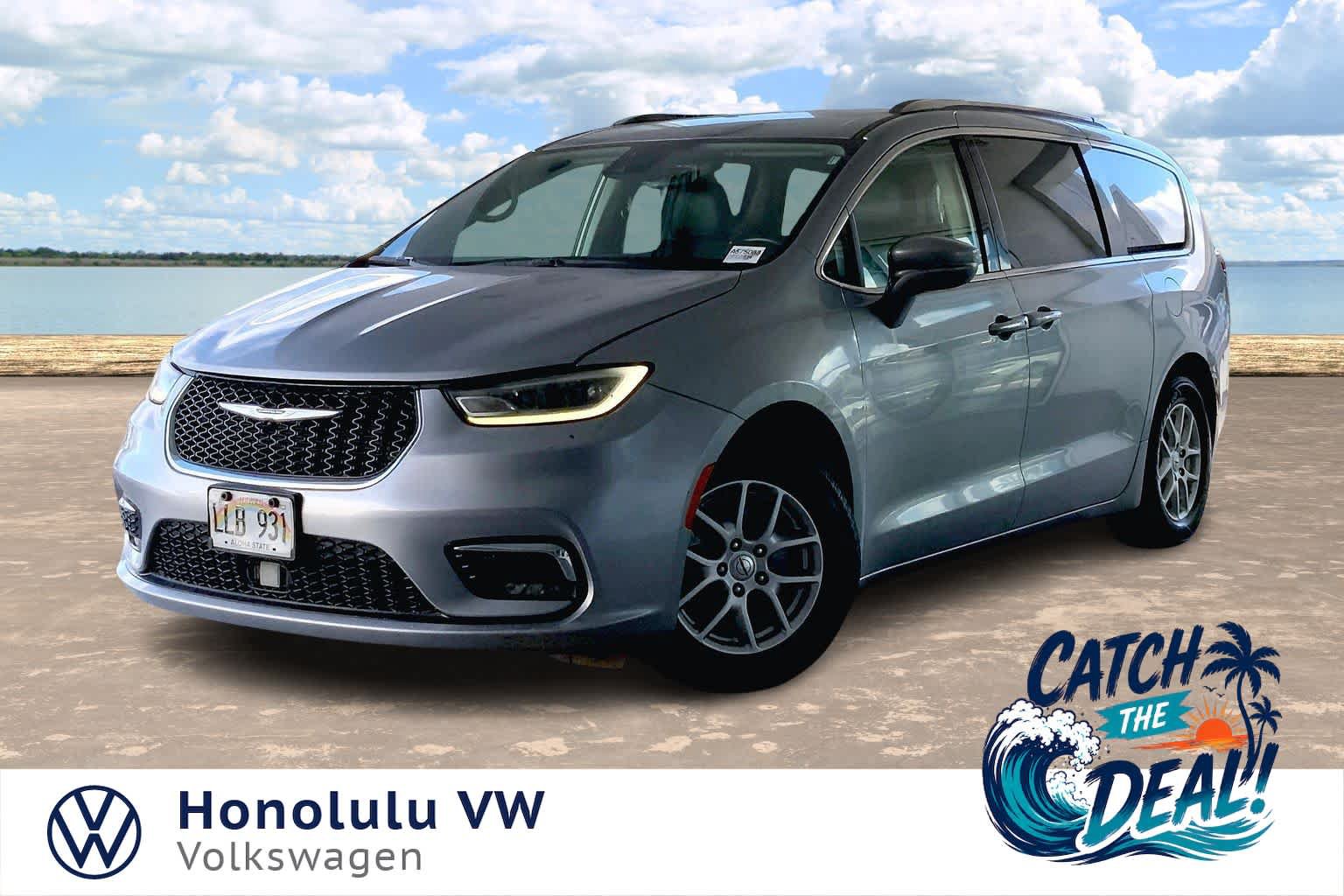 Used 2021 Chrysler Pacifica Touring-L FWD image 1