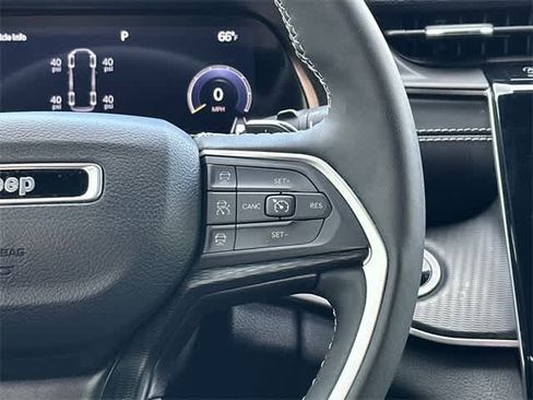 Used 2023 Jeep Grand Cherokee L Laredo image 10