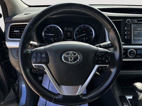 Used 2017 Toyota Highlander XLE w/ Carpet Mat Package AWD/4WD image 17