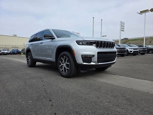 New 2025 Jeep Grand Cherokee L Limited w/ Trailer Tow Package image 9