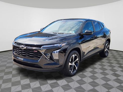 Used 2024 Chevrolet Trax RS w/ Sunroof Package FWD image 2