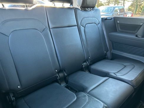 Used 2023 Land Rover Defender 130 X-Dynamic SE image 26