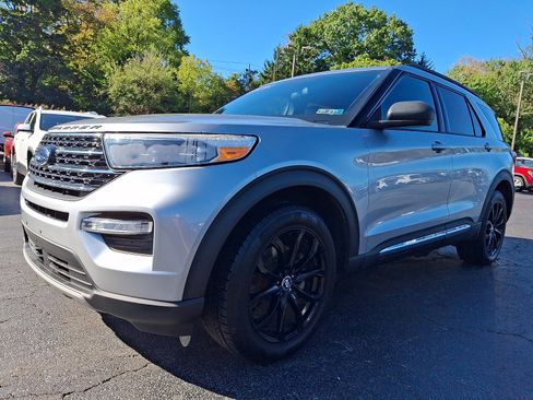 Used 2020 Ford Explorer XLT w/ Equipment Group 202A AWD/4WD image 3