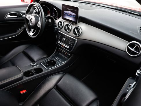 Used 2018 Mercedes-Benz GLA 250 image 19