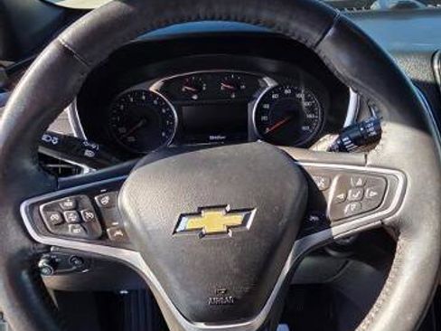 Used 2022 Chevrolet Equinox Premier image 13