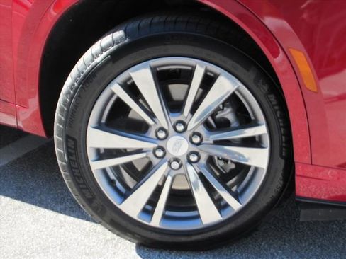 Used 2025 Cadillac XT6 Premium Luxury image 7