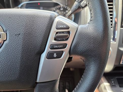 Used 2021 Nissan Titan SV w/ SV Convenience Package RWD image 35