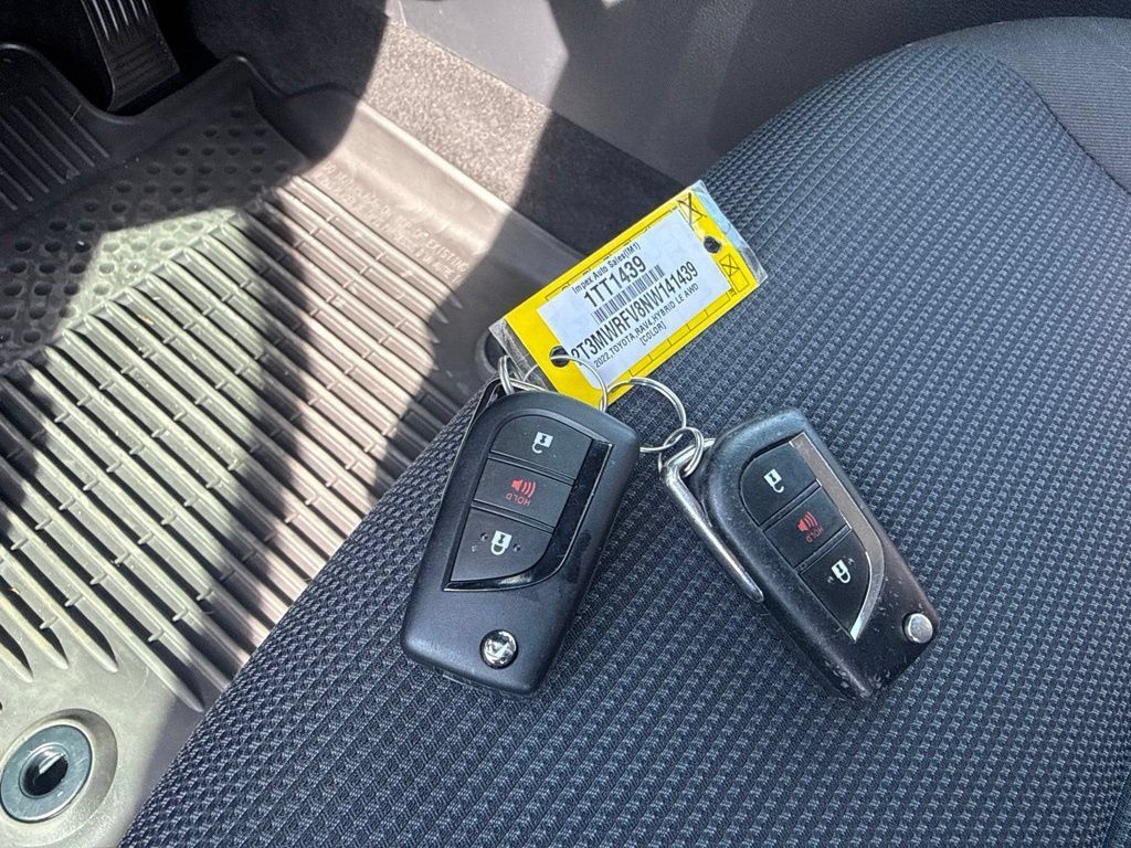 Used 2022 Toyota RAV4 LE AWD/4WD image 27