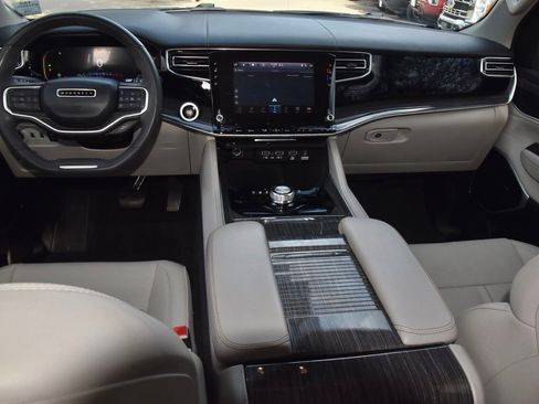 Used 2022 Jeep Wagoneer Series III w/ Premium Group I image 17