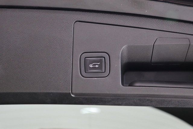 Used 2023 Cadillac XT4 Premium Luxury w/ Driver Assist Package AWD/4WD image 34