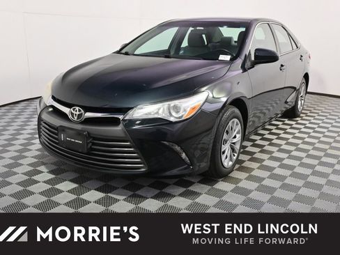Used 2015 Toyota Camry LE image 1