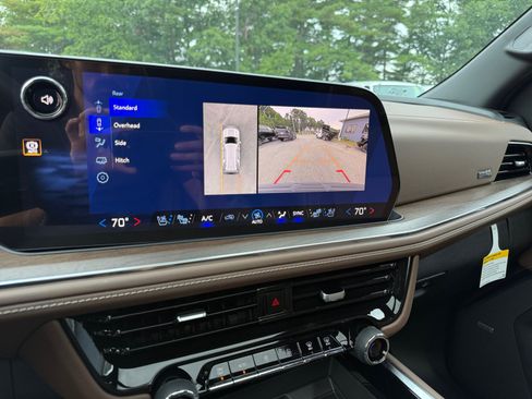 New 2026 Chevrolet Tahoe High Country AWD/4WD image 22