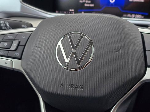 Certified 2025 Volkswagen Taos SE AWD/4WD image 31