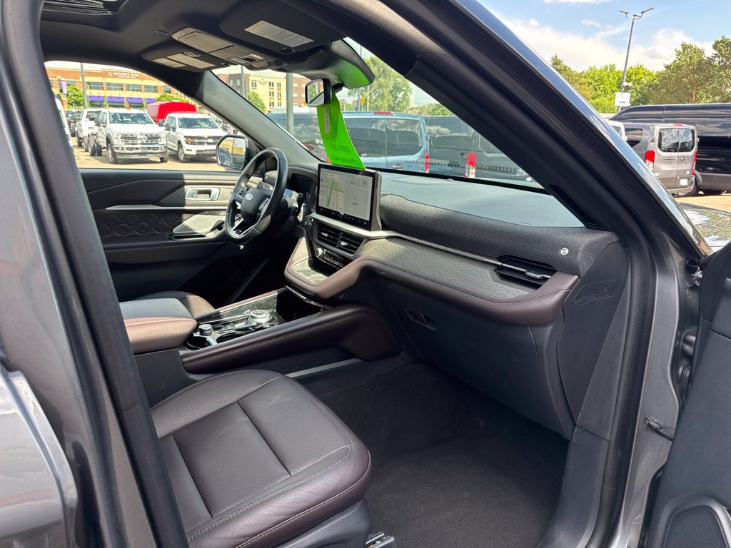 Used 2025 Ford Explorer Platinum w/ Ultimate Package AWD/4WD image 33