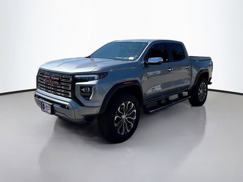 Used 2025 GMC Canyon Denali AWD/4WD image 3