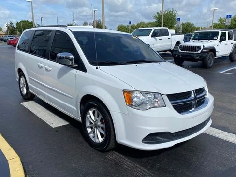 Used 2016 Dodge Grand Caravan SXT image 2