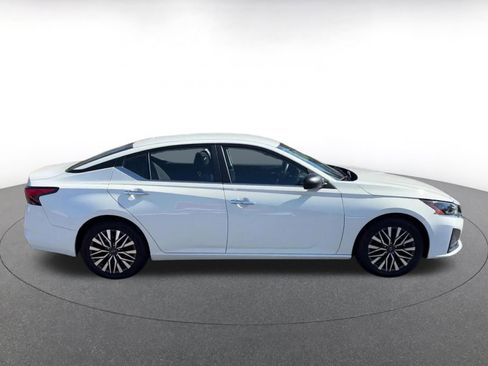 Used 2025 Nissan Altima 2.5 SV FWD image 16