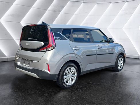 Used 2023 Kia Soul LX image 5