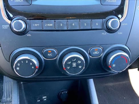 Used 2017 Kia Forte LX FWD image 35