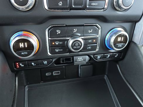 Used 2024 GMC Yukon SLT image 28