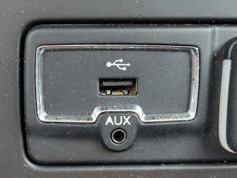 Used 2016 Jeep Renegade Latitude w/ Popular Equipment Group FWD image 19