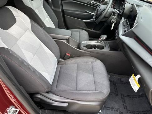 Used 2024 Chevrolet Trax RS w/ Driver Confidence Package image 28