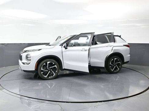 Used 2024 Mitsubishi Outlander SE image 58