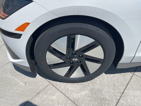 New 2025 Hyundai Ioniq 6 SE image 9