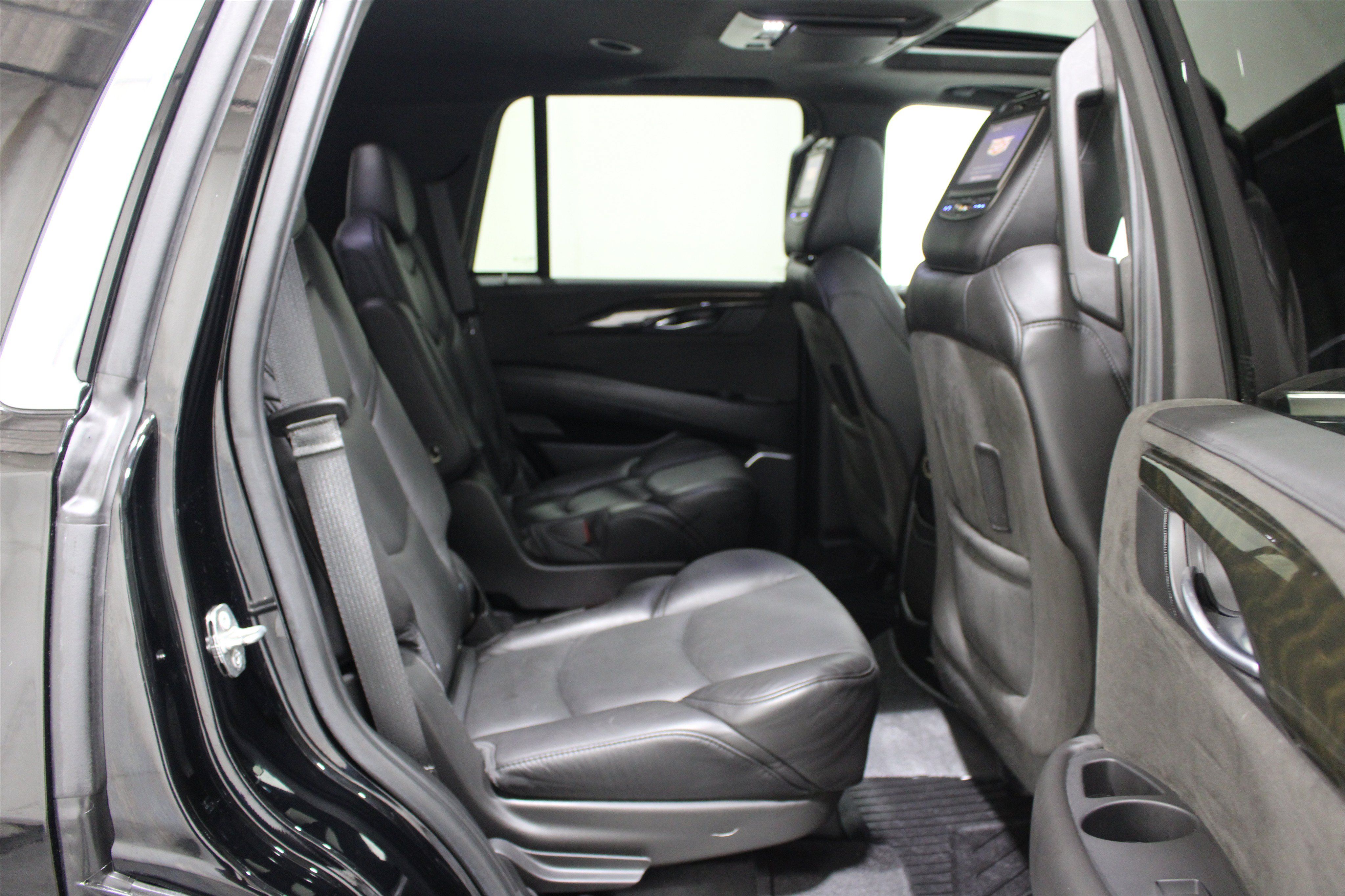 Used 2018 Cadillac Escalade Platinum AWD/4WD image 28