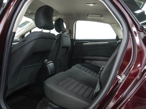 Used 2017 Ford Fusion SE FWD image 16