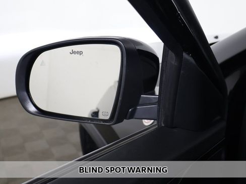 Used 2024 Jeep Compass Trailhawk image 4