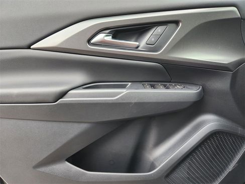 New 2026 Chevrolet Equinox EV LT image 16