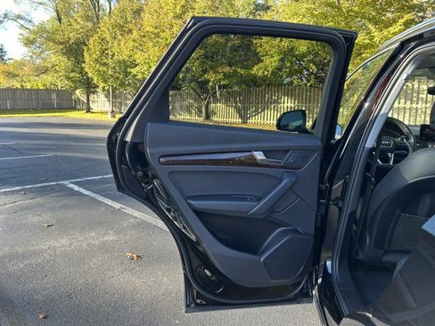 Used 2020 Audi Q5 2.0T Premium w/ Convenience Package image 30