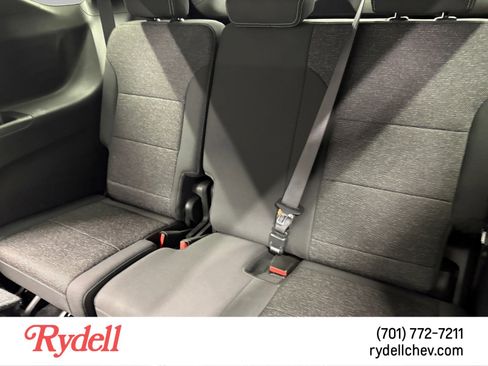 Used 2025 Chevrolet Traverse LT w/ Sun and Wheel Package image 16