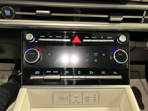 Used 2025 Hyundai Santa Fe SEL AWD/4WD image 17