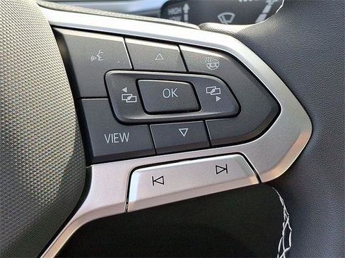 New 2025 Volkswagen Taos SE image 19