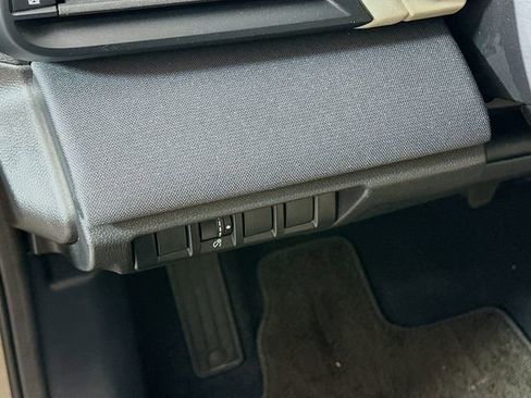 Used 2023 Subaru Outback Premium image 11