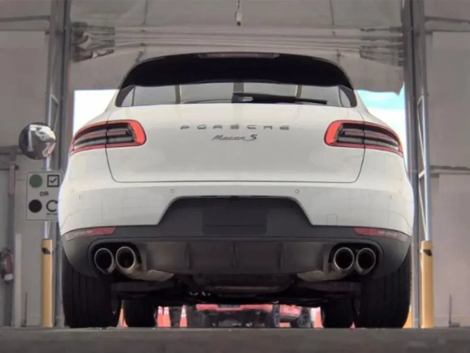 Used 2015 Porsche Macan S w/ Infotainment Package AWD/4WD image 5