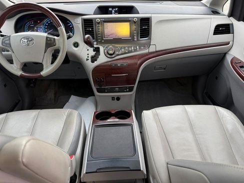 Used 2014 Toyota Sienna Limited image 10
