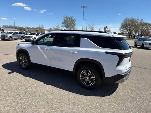Used 2024 Chevrolet Traverse LT AWD/4WD image 10