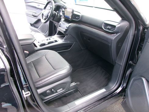 Used 2020 Ford Explorer Limited image 10