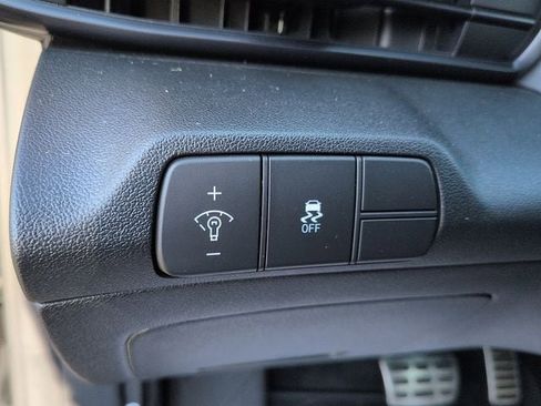 Used 2025 Hyundai Elantra Sport FWD image 15